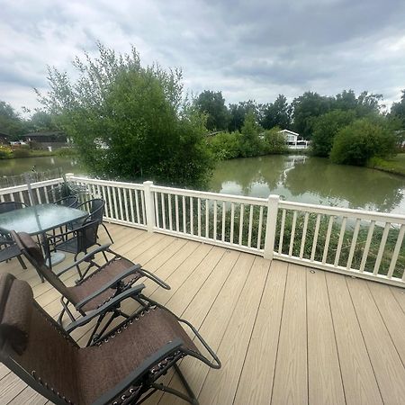 Luxury Lakeside Lodge L2 With Hot Tub Situated At Tattershall Lakes Country Park 外观 照片