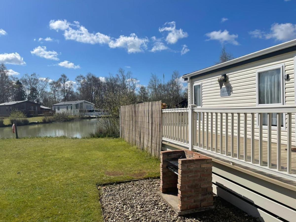 Luxury Lakeside Lodge L2 With Hot Tub Situated At Tattershall Lakes Country Park 外观 照片