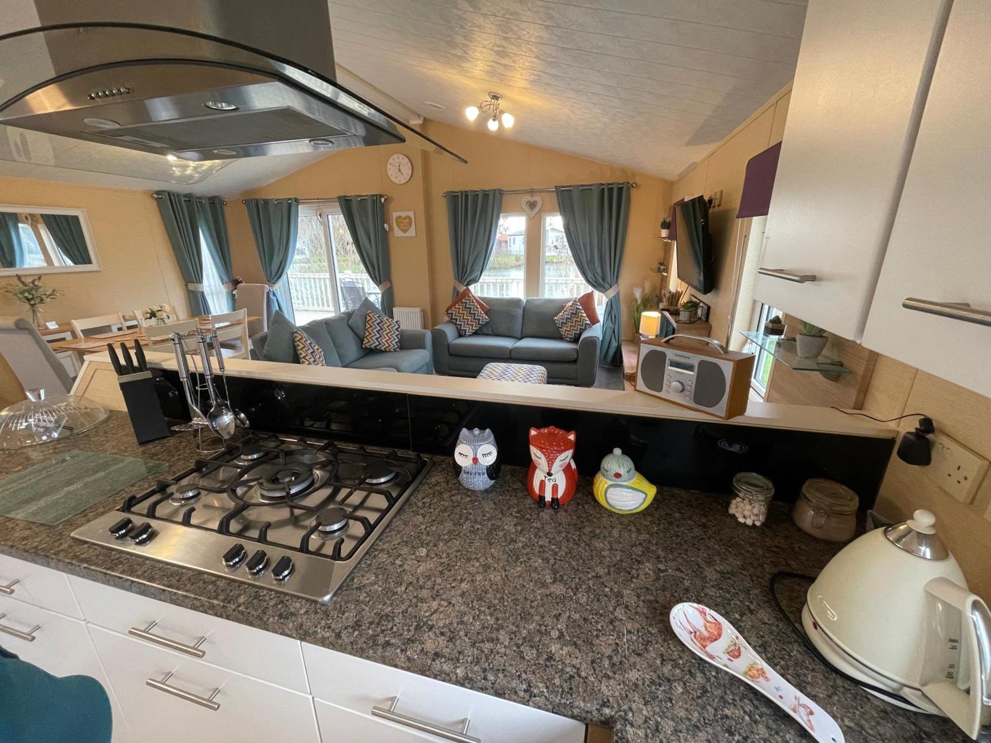 Luxury Lakeside Lodge L2 With Hot Tub Situated At Tattershall Lakes Country Park 外观 照片
