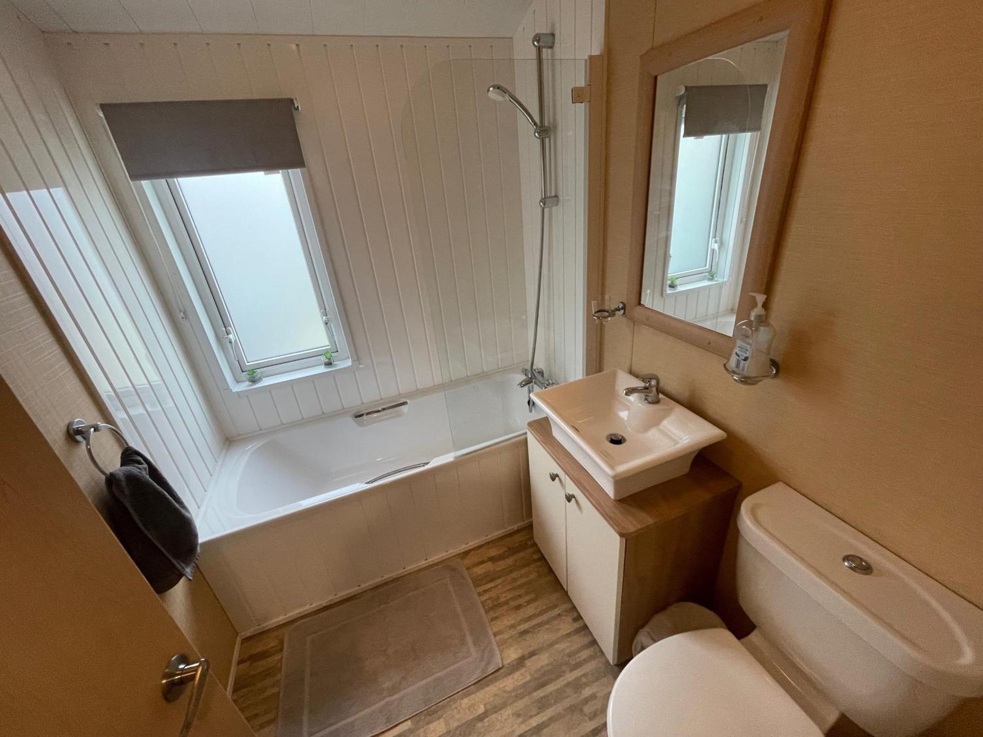 Luxury Lakeside Lodge L2 With Hot Tub Situated At Tattershall Lakes Country Park 外观 照片