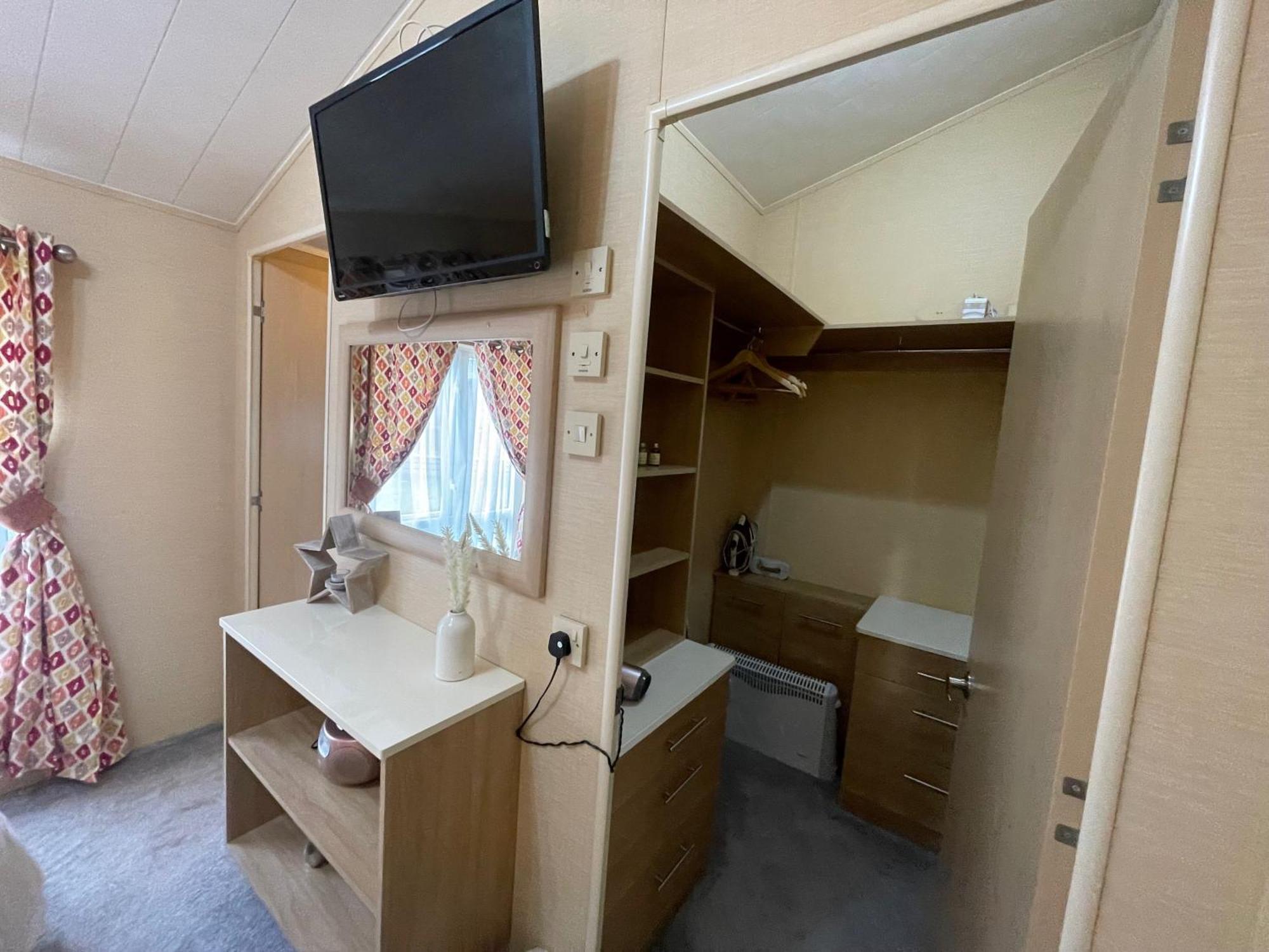 Luxury Lakeside Lodge L2 With Hot Tub Situated At Tattershall Lakes Country Park 外观 照片